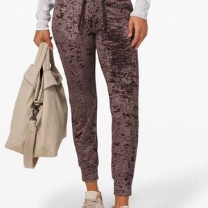 Lululemon size 2 crush velour joggers